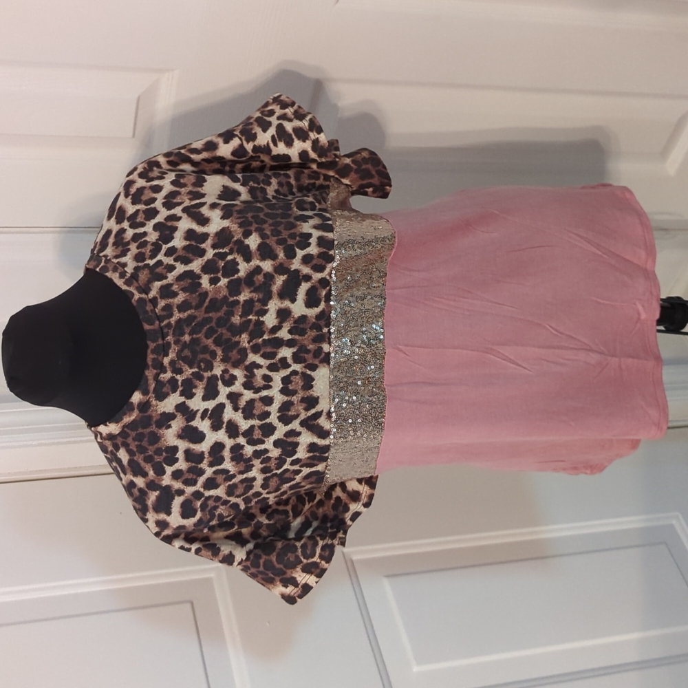 Cute V. En Style top. Leopard print, sequins and Pink with slight ruffle sleeve